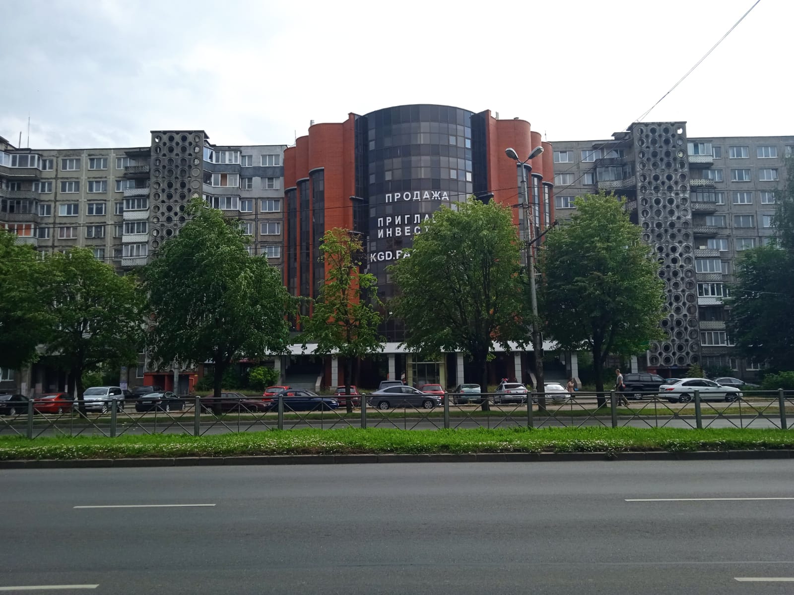 В Калининграде превращается в «заброшку» экс-головной офис регионального Сбербанка…