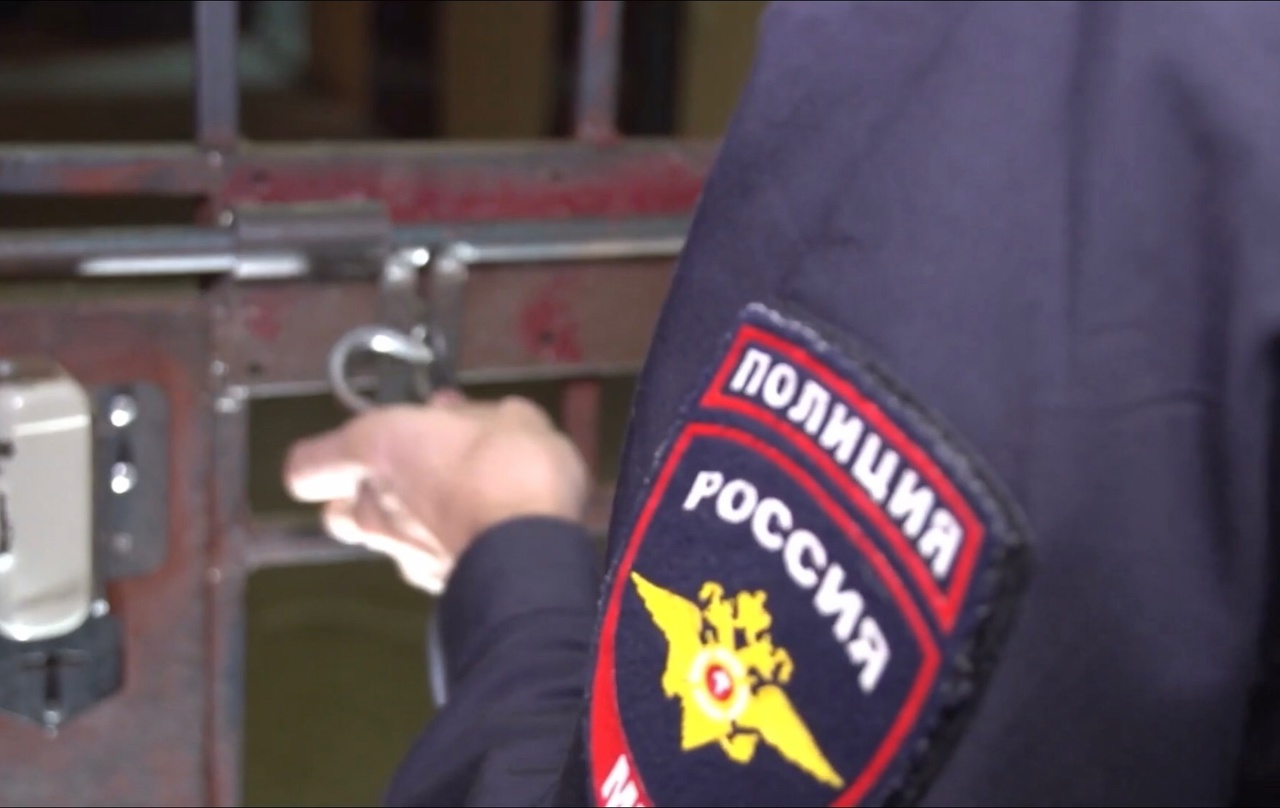 В Калининградской области полицейские задержали мужчину, подозреваемого в угоне машины и квартирной краже