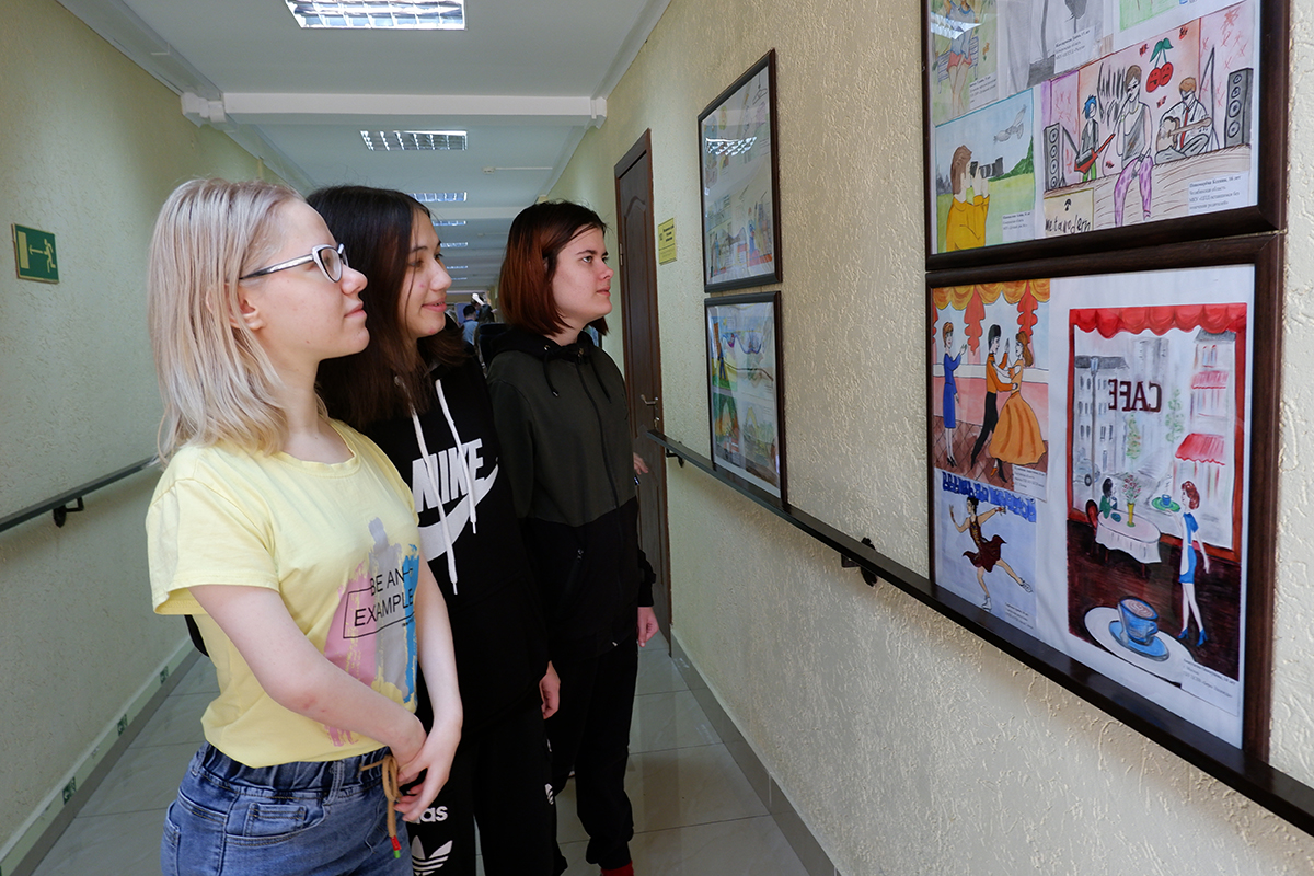 На западе Калининградской области открылась выставка Всероссийского конкурса рисунков детей-сирот