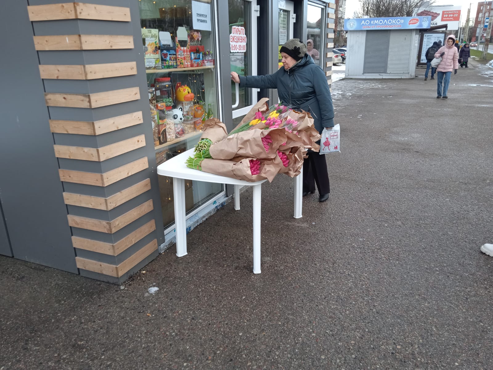 В Калининграде заработали цветочные базары