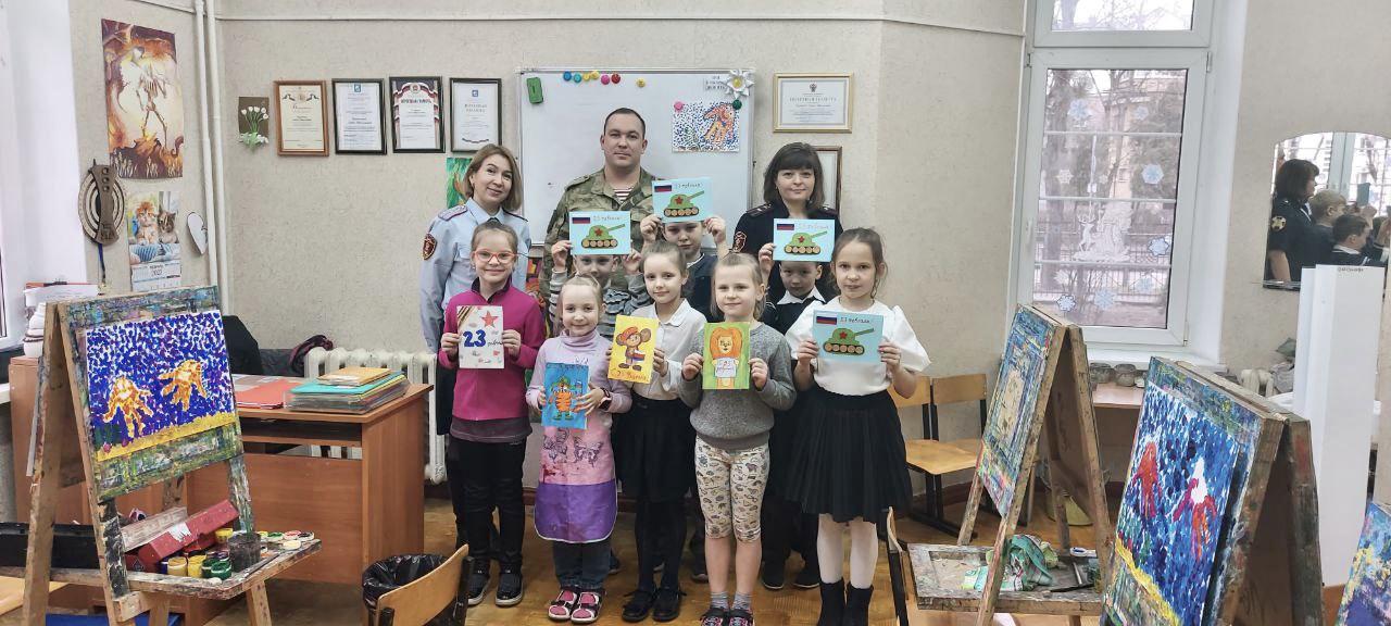 Калининградские школьники передали открытки участвующим в СВО росгвардейцам