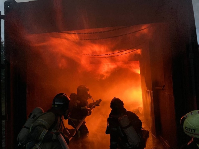 Пожарный из Калининграда принял участие в испытании огневого тренажера для ствольщиков