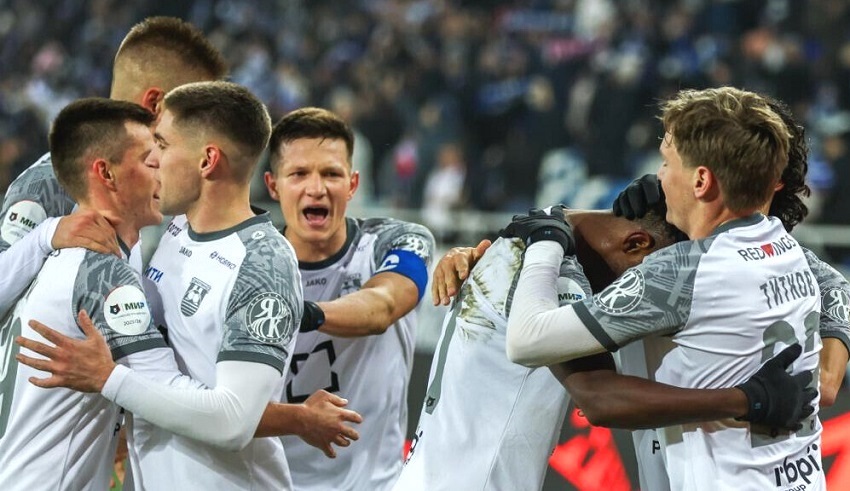 «Балтика» - «Крылья Советов»: Хиль спел самарским футболистам «зимнюю песню»