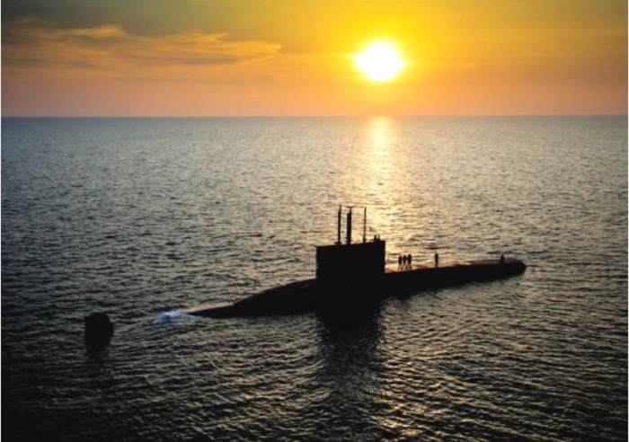 Подводная лодка «Великие Луки», не испытывая муки, продолжает заводские испытания