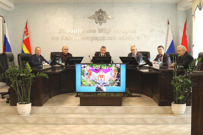В Калининграде наградили сотрудников уголовного розыска и штабных подразделений