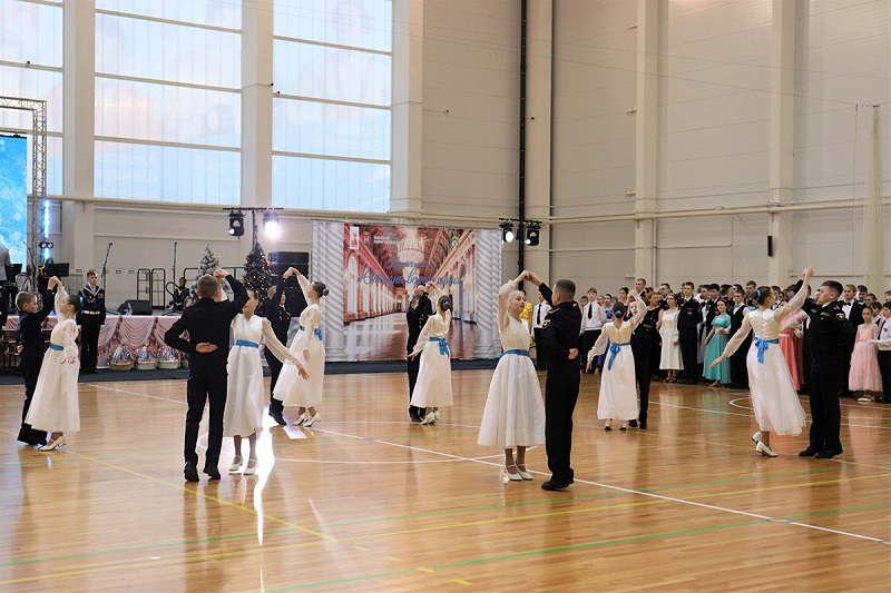 В Калининграде в 17-й раз прошёл ежегодный кадетский бал