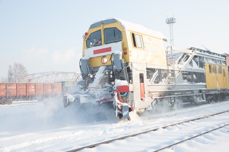 Более 260 стрелочных переводов очистили от снега калининградские железнодорожники